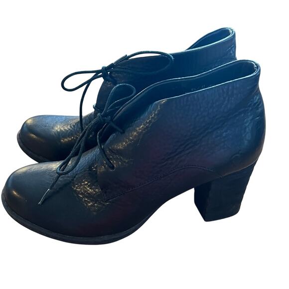 Born Black Leather Ankle Booties Women’s Size 9.5 Block Heel Lace Up Whimsy Goth - Picture 1 of 7